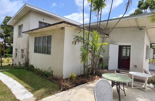 Rockley Apartment | Christ Church Home, Rockley Beach 1 km, Full Kitchen, Smart TV, Laundry, Parking