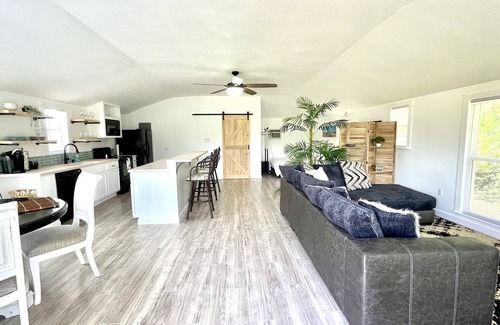 Cantonment Apartment | * ✝️ Christian Retreat * on 15 acres near Pensacola beach & hiking trails!