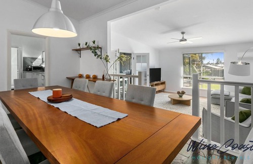 Christies Beach House | Christies Beach Cottage by Wine Coast Holidays - Perfect for 2 or 3 couples and 2 kids – Only a 10 min walk to the from beach