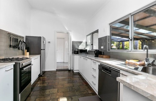Christies Beach Apartment | Christies Garden A Beachside Entertainers Gem