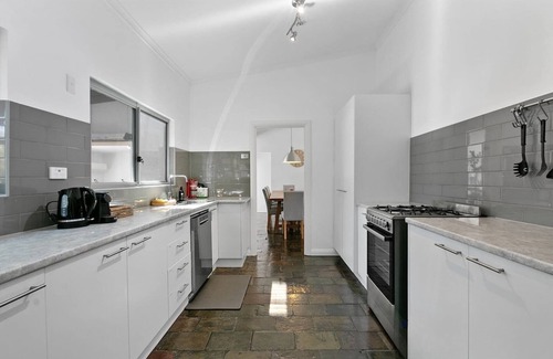 Christies Beach Apartment | Christies Garden A Beachside Entertainers Gem