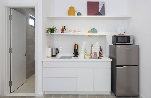 Downtown Ho Chi Minh City Apartment | Christinas Hotel & Cafe
