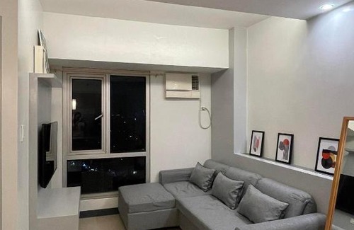 Pio del Pilar Apartment | Christine Suites at San Lorenzo Makati