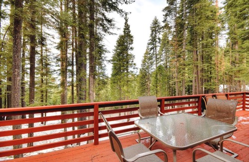 Yosemite West House | Christmas Cabin