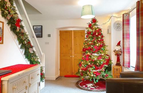 Cheddar House | Christmas Cottage