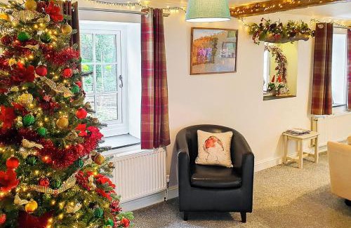 Cheddar House | Christmas Cottage