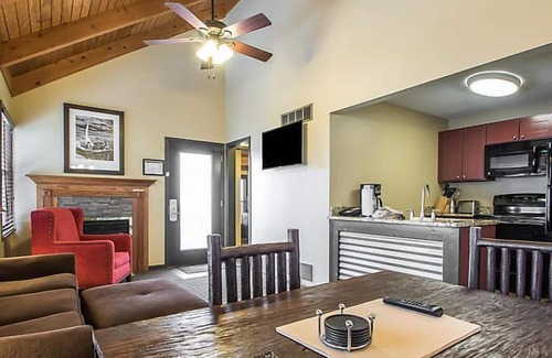Wisconsin Dells Resort | Christmas Mountain Village Resort fully stocked w/13 ski hills, 27 hole golf, tennis courts & more
