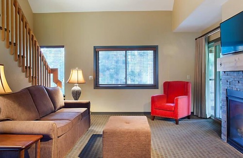 Wisconsin Dells Resort | Christmas Mountain Village Resort fully stocked w/13 ski hills, 27 hole golf, tennis courts & more