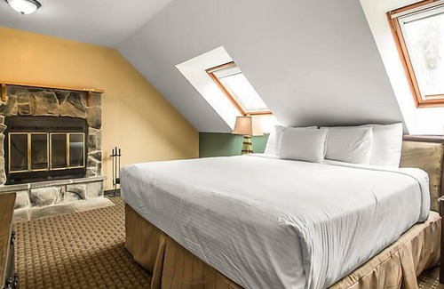 Wisconsin Dells Resort | Christmas Mountain Village Resort fully stocked w/13 ski hills, 27 hole golf, tennis courts & more