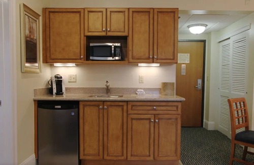 West Yarmouth Condo | Christmas On Cape Cod - Cove At Yarmouth - 1BR With Kitchenette