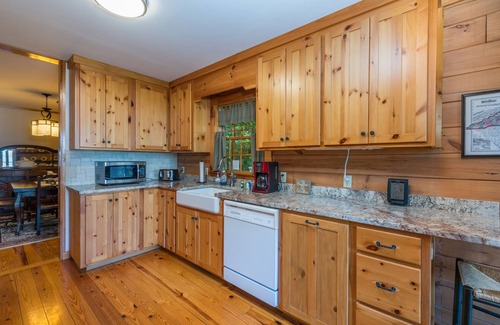 Old Fort Cabin | Christmas Tree Cabin | Secluded Asheville Area Log Cabin with a View!