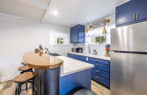 Running Springs Cabin | Christmas Tree Hideaway | Modern 2BR Pet-Friendly