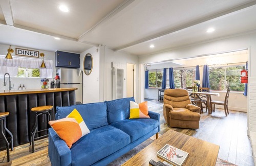 Running Springs Cabin | Christmas Tree Hideaway | Modern 2BR Pet-Friendly