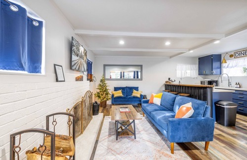 Running Springs Cabin | Christmas Tree Hideaway | Modern 2BR Pet-Friendly