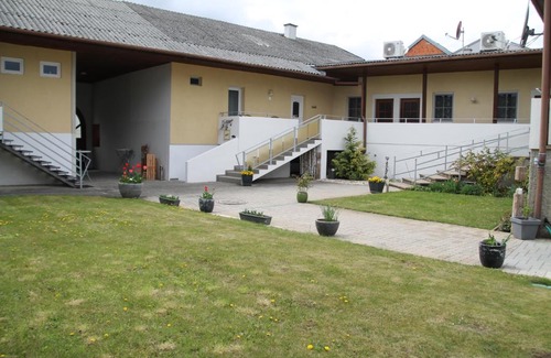 Illmitz House | Christoph Kroiss - Weingut & Gästezimmer
