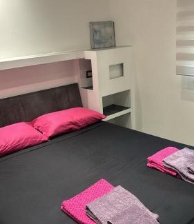 Monserrato House | Chromotherapy room con bagno in camera