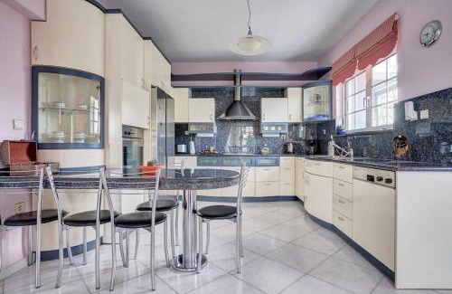 Salakos Villa | Chrysanthi Luxury Villa In Salakos, with Pool & Jacuzzi, Near Beach