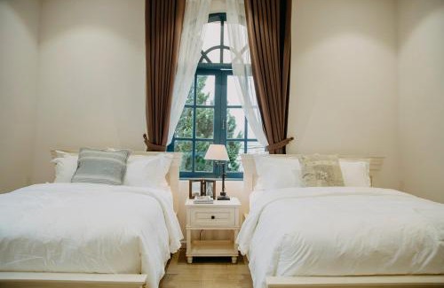 Phuong Hotel | Chu Mansion - Chill & Grill and Pickeball