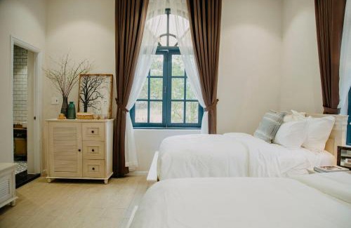 Phuong Hotel | Chu Mansion - Chill & Grill and Pickeball