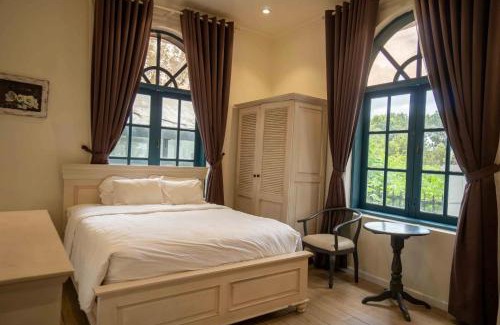Phuong Hotel | Chu Mansion - Chill & Grill and Pickeball
