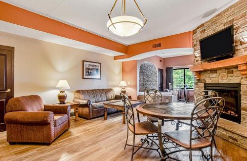 Wisconsin Dells Apartment | Chula Vista Condo Unit 2645 and 2647 Full Property