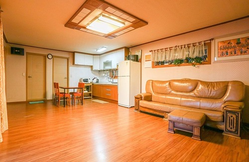 Chungju House | Chungju Hosuwiui Haru Pension