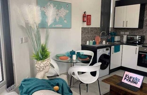 Moseley House | Church - Apartment 1