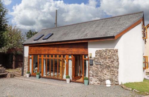 Sutcombe House | Church Barn