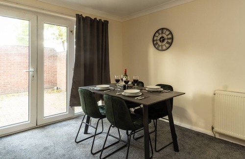 Wyken House | Church Lane - Spacious home with parking in Coventry