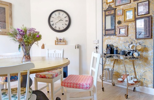 Emsworth Cottage | Church Path - a town house that sleeps 6 guests in 2 bedrooms plus sofa bed