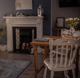 Pentrefelin House | Church St Cottage