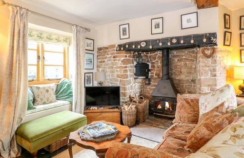 Broadwoodkelly Cottage | CHURCH STEPS COTTAGE, family friendly, with open fire in Winkleigh