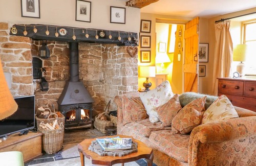 Broadwoodkelly Cottage | CHURCH STEPS COTTAGE, family friendly, with open fire in Winkleigh