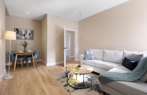 Central Aberdeen Apartment | Church Street Residence - SJA Stays - 3 Bed Apartment