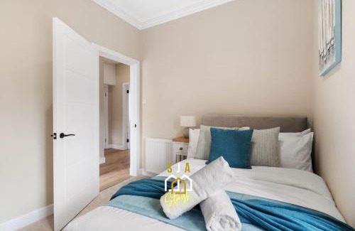 Central Aberdeen Apartment | Church Street Residence - SJA Stays - 3 Bed Apartment