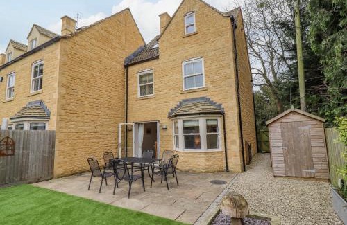 Bourton House | Church View
