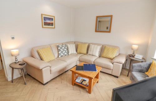Bourton House | Church View