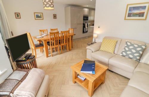 Bourton House | Church View