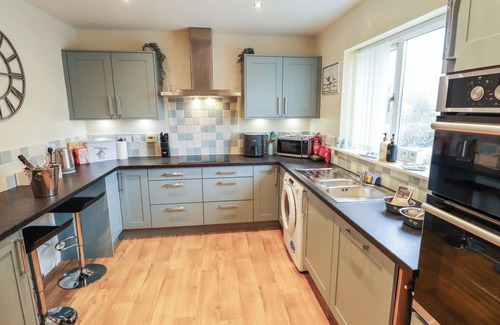 Withernwick House | CHURCH VIEW, pet friendly, with open fire in Aldbrough