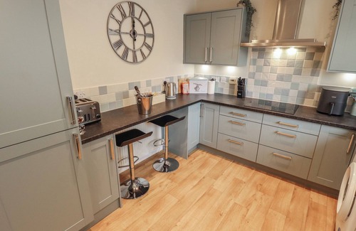 Withernwick House | CHURCH VIEW, pet friendly, with open fire in Aldbrough