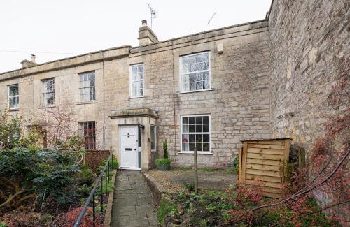 Combe Down House | Churchill House - Two Bedrooms - Street Parking - Garden