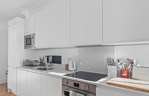 Devonport Apartment | Churchill's Residence By Pureserviced