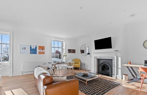 Devonport Apartment | Churchill's Residence By Pureserviced