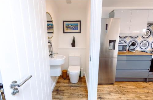 Exeter House | Chute House 4 Bed House Private Garden City Ccenter