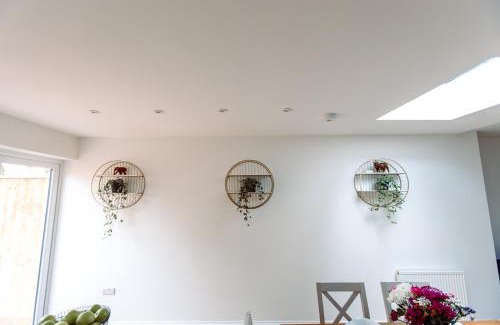 Exeter House | Chute House 4 Bed House Private Garden City Ccenter