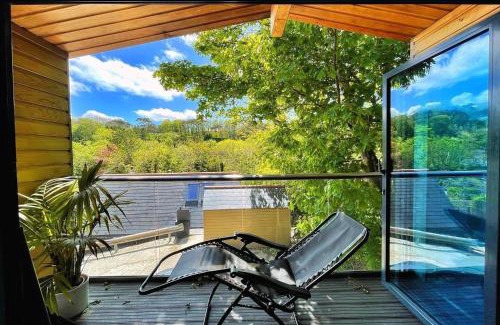 St. Agnes House | Chy Cos. South facing lodge with balcony & views.