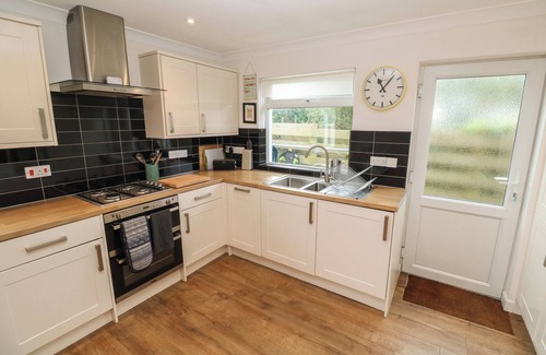 Trenance House | CHY DEWETHA, pet friendly, character holiday cottage in Mawgan Porth