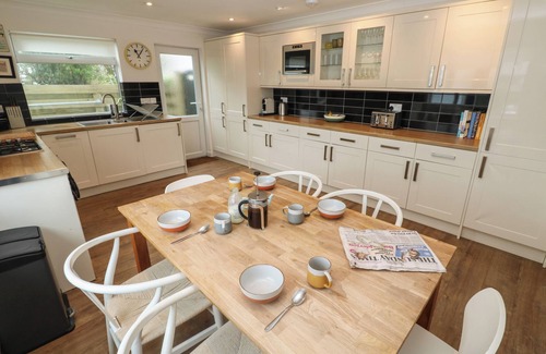 Trenance House | CHY DEWETHA, pet friendly, character holiday cottage in Mawgan Porth