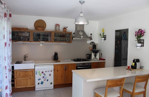 Fuveau House | Cicadas, a swimming pool, your vacation