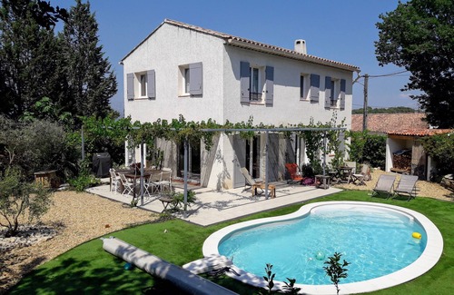 Fuveau House | Cicadas, a swimming pool, your vacation